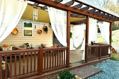 Image de Cozy 3-bedroom house in pleasant, comfortable & relaxing Candler. Dog Allowed