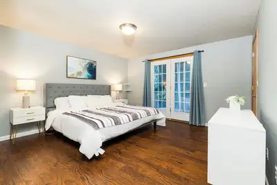 Image de Charming Hillsboro Retreat on Windstone St Awaits Your Arrival - Book Now #41769