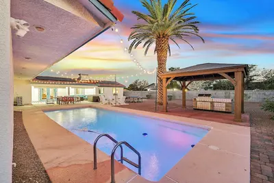 Image de Tropicana Desert-5 Bdm x 3 Bth 6 Kng Beds, Free Spa Heat\n
