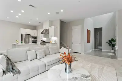 Image de Elegant Getaway on Pin Ln - Perfect for Relaxation and Adventure Awaits #41790