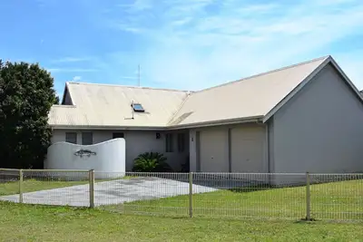 Image de Lazy Choose-Day is a delightful three-bedroom holiday home in the heart of picturesque Hat Head.