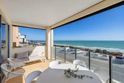 Image de Henley Beachfront Luxury Home With Sauna Just 200m From Henley Square!