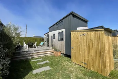 Image de Tiny House cosy près de la plage avec piscine et parking
