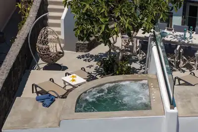 New Lux Yiota Collection - Suite 1 & Prive Jacuzzi