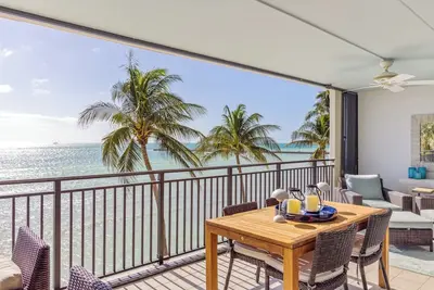 Image de Glimmer Glass oceanfront condo by Rent Key West Hideaways