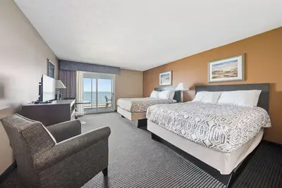 Image de Lakeview Room with Balcony! Put-in-Bay