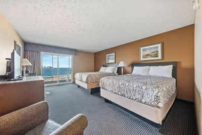 Image de 2 Queen Room with Lakeview Balcony