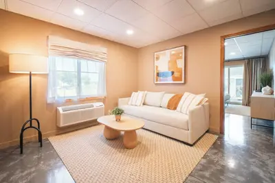Image de Newly Renovated! Guest Suite Sleeps 4