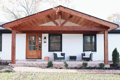 Image de Cozy Home Near Bourbon Trail, & Ky Derby, Large Covered Patio, Fenced Backyard