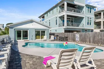 Image de Beach House~Pet Friendly~Private Pool~Sleeps 14~3min walk to the Beach
