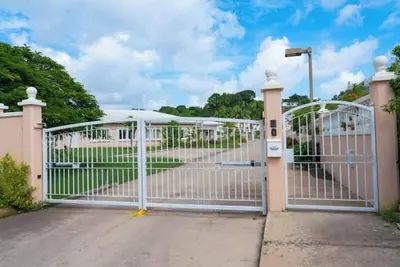 Image de Welcome to your Private Gated Oasis Near The Beach 3