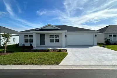 Image de Palms & Putters is a brand new home in the awesome Village of Richmond!