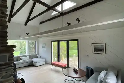 Image de Spacious, pet-free mountain retreat perfect for hosting groups on 15 acres