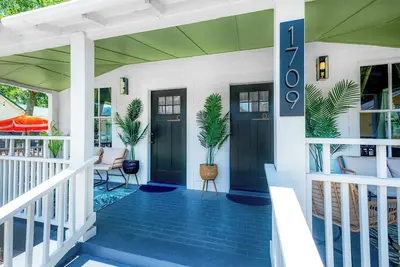 Image de Firepit, gated courtyard walk to everything