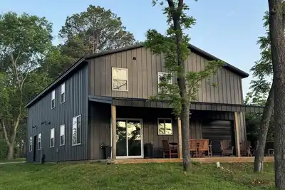 Image de Charming Country Retreat, convenient to downtown Fayetteville, private garage
