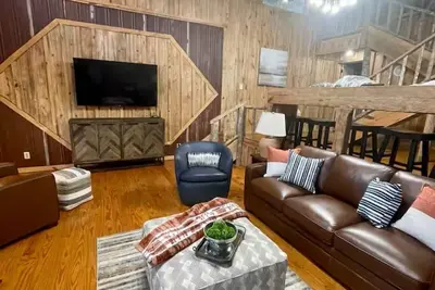 Image de Hidden Oaks Comfy Cabin #7