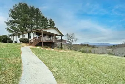 Image de Cozy Retreat with 360° Mountain Views