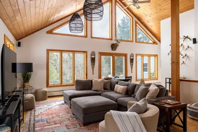Image de The Mountain House: Luxury Mountain Retreat with Hot Tub - 2 min to Resort