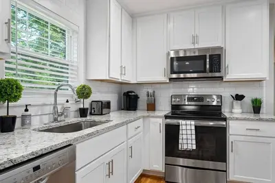 Image de Avenue Quads - Unit 1\/Spacious Stay\/Parking