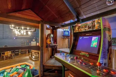 Image de Theater and Treehouse Arcade at Rock Spring Resort