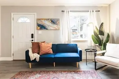 Image de Norwood Charm: Sleek 2br, Ideal Location & Comfort