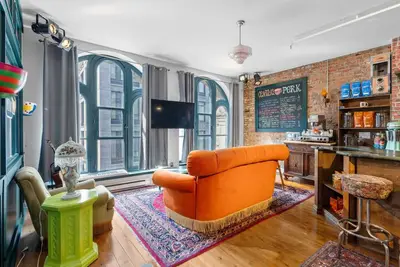 Image de Old Montréal's Friends-themed Haven