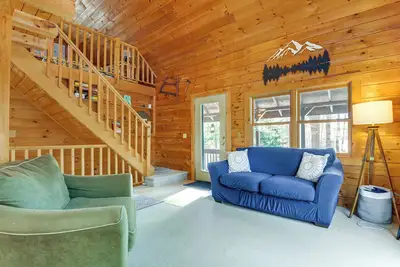 Image de 2 Mi to Boat Ramp: Log Cabin in New Hampshire