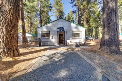 Image de Grill & Beach Access: Cabin in Tahoe Vista!