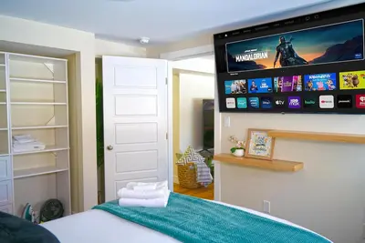 Image de Cozy Suite in Williams Lake | 5 Min to DownTown | Self Check-In | 75\" Tv