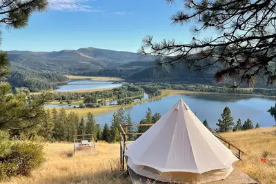 Image de Idaho Getaways Beautiful Glamp tent with lakeview of Lake Coeurdalene & campfire