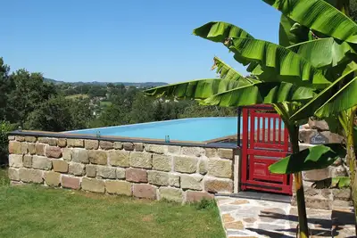 Gîte \"côté pré\"- Domaine des gîtes \"Les sources\", location à Objat en Corrèze