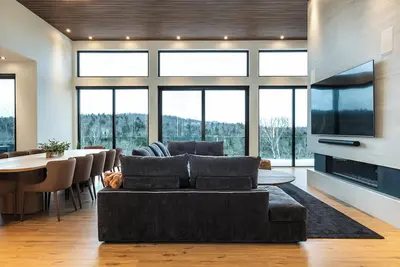 Image de New! Chalet Mont-Steele | 5 Bedrooms | Hot tub | Outdoor Pool / Tremblant Living