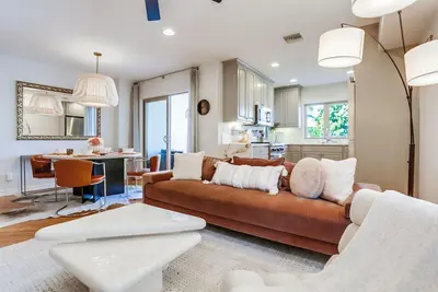Image de 1 Block To Beach * Air Conditioning * Perfect Location