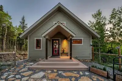 Image de Idaho Springs Dream Cabin – Cozy Seclusion with Gorgeous Mountain Backdrop