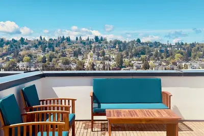 Image de Brand New, Luxe & Bright Gem: Prime Location - Queen Anne, Roof Deck, Views