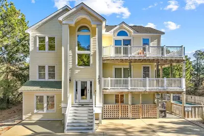 Image de 1402 - Salty Dawg, Experience this spacious 8-bedroom in Corolla