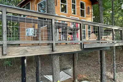 Image de Couple’s Romantic Treehouse Getaway! Nashville, Bowing Green and Mammoth Cave