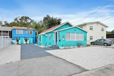 Image de Sunset Cottage on Main Street Downtown Dunedin