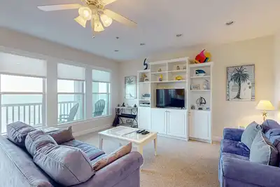 Image de Charming Beach Condo with Sound Views, Full Kitchen, and Wifi