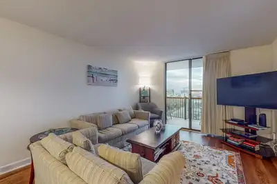 Image de Oceanview condo with pool, private balcony & close to beach