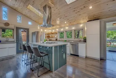 Image de Contemporary cozy Retreat by Roaring Fork River