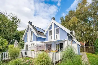 Image de Cozy vacation home with Finnish sauna and terrace, 500 m to the beach