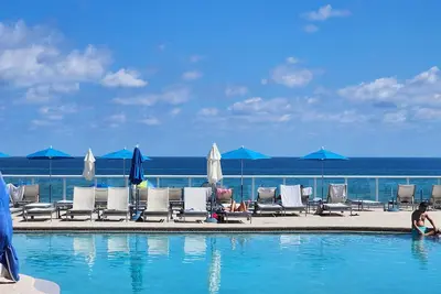 Image de Stunning Beachfront condo in sunny Sunny Isles Beach with Ac, fitness room, WiFi