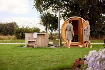 Image de De 2-persoons versie van de vakantievilla Amalia 2 is uitgerust met een ruime sauna en hottub