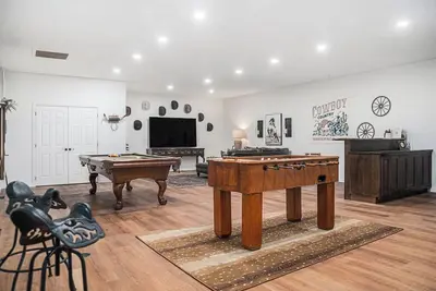 Image de Spacious Ranch with Hot Tub & Game Room - Sleeps 24!