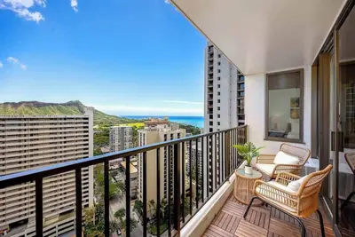 Image de Corner condo w/ lanai & skyline views