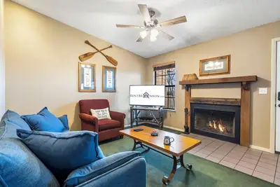 Image de Cozy Bungalow w Free Tickets, Lake Access & Views, Community Outdoor Pool-Mini Golf