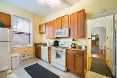 Image de Cozy Oak Park Retreat – Walk to Shops & Trains!