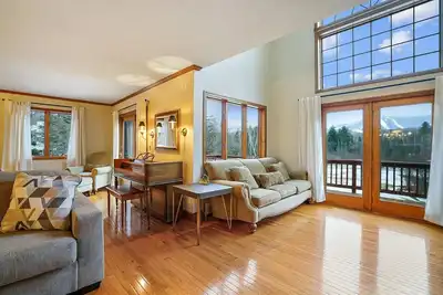 Image de Mountain View Chalet Fabulous views large entertaining area just off Killington Road