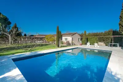 Image de Maison cosy Ă Graveson avec WiFi